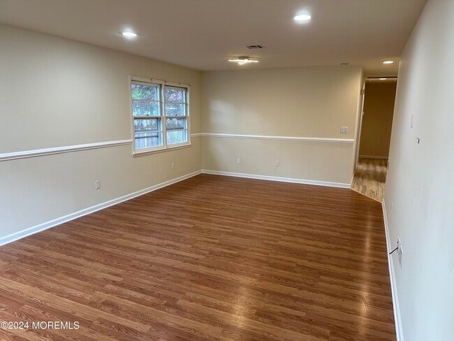 Photo - 974 Cypress Ave