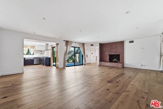Photo - 393 Huntley Dr