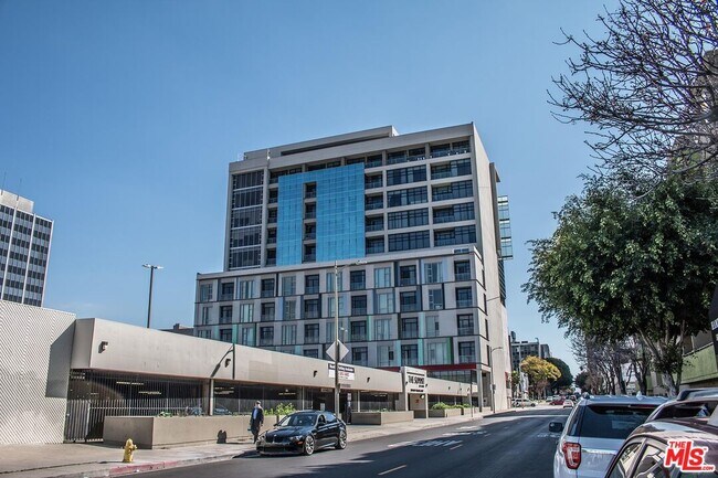 3223 W 6th St Unidad 405