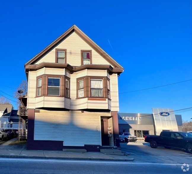 Building Photo - 155 E Central St Unit R Rental