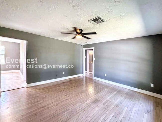 Photo - 413 Brown Dr