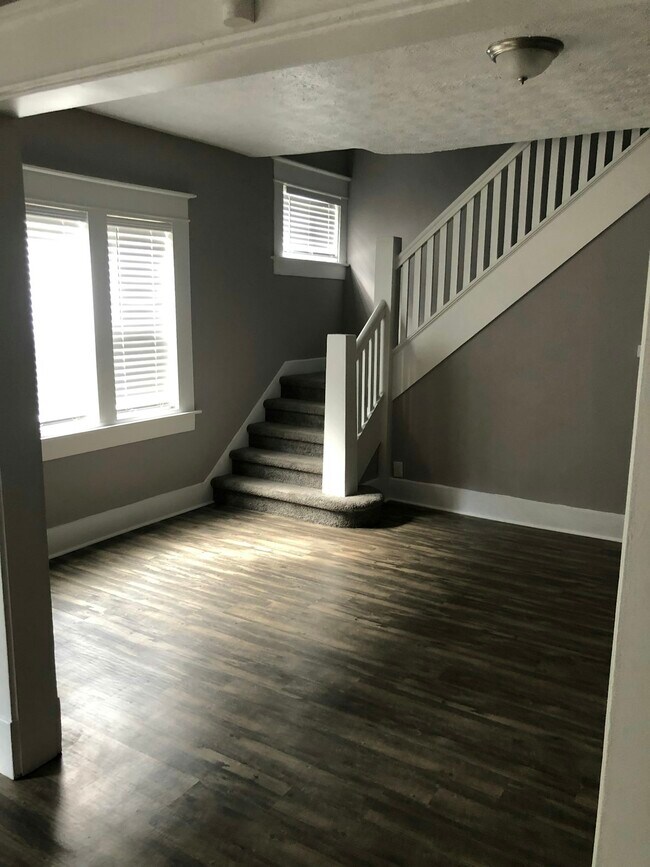 Photo - 140 W 32nd St