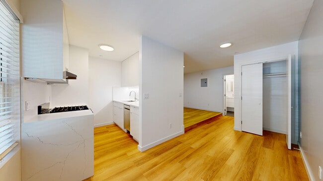 Photo - 2425 Buchanan St Unit 113