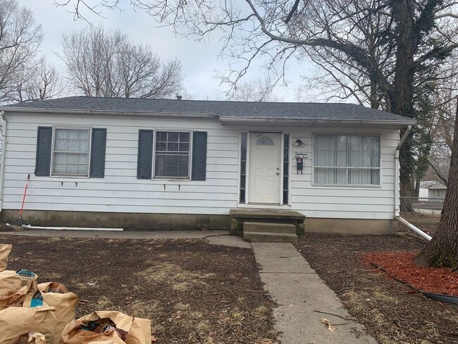 Building Photo - Available Now! Rental