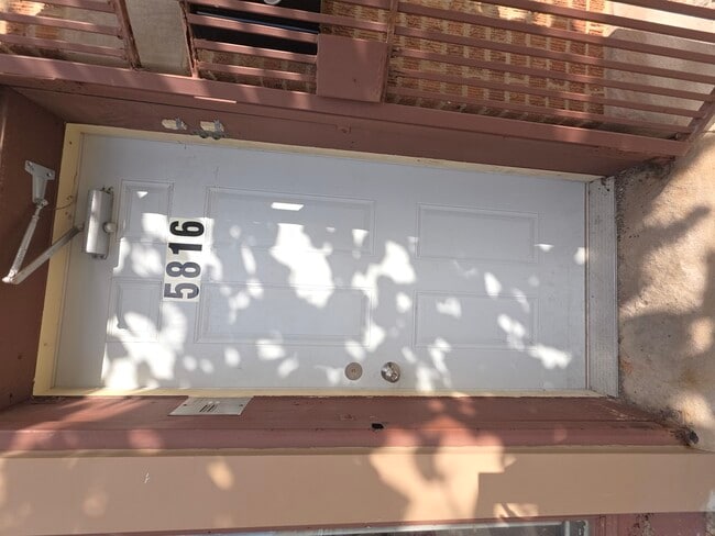 Building Photo - 5816 W Chicago Ave Unit 2