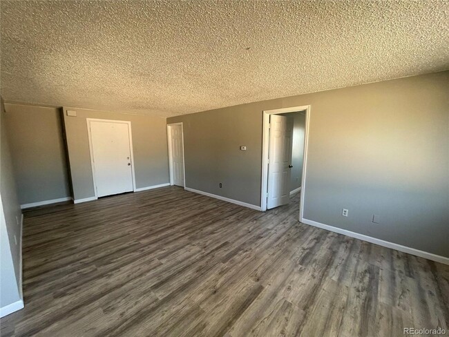 Photo - 1720 Chester St Unit 2