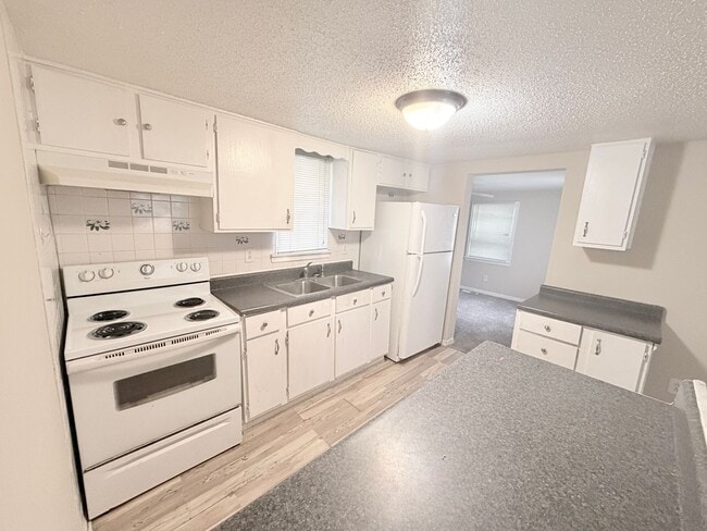 Photo - 806 1/2 E Devon St (MOVE-IN READY)!!
