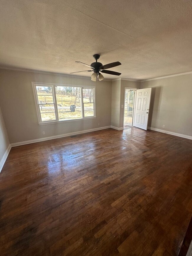 Photo - 3 Bedroom, 1.5 Bathroom Home - North Rome!