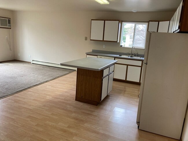 Photo - 1170 Dodds Dr Unit #3