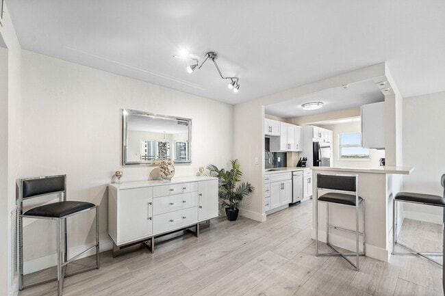 Photo - 1160 Hillsboro Mile Unit 607