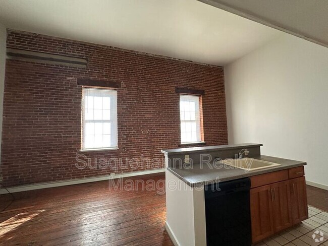 Building Photo - 402 W Frederick St Unit Apt. #203