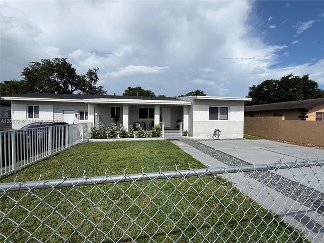 Photo - 6825 NW 5th Ct Unidad 0