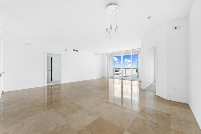 Photo - 1819 SE 17th St Unidad 803