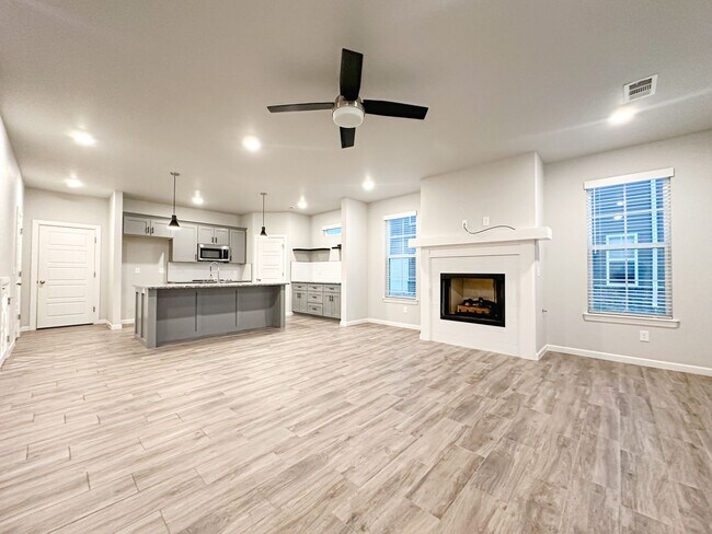 Photo - 1733 W Whitney Ln