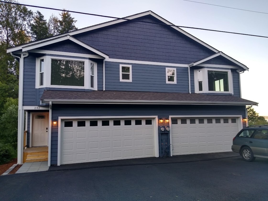 Photo - 240 E Wheelwright St