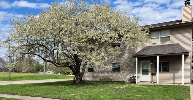 Building Photo - 3 Bedrooms with In-Unit Laundry