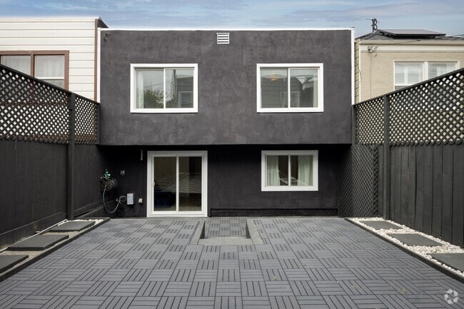 Building Photo - 2806 36th Ave Rental