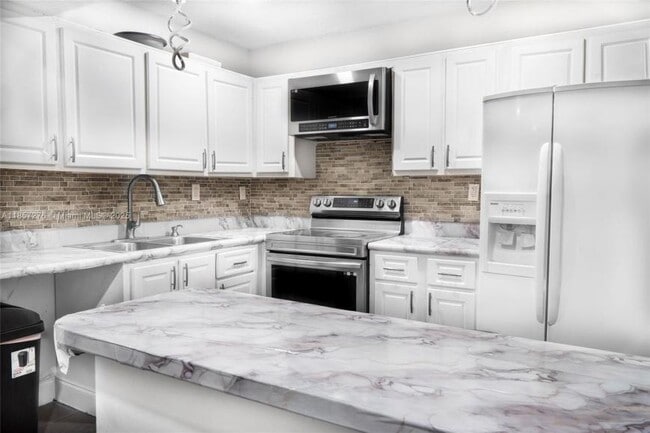 Building Photo - 2 bedroom in Miami FL 33179