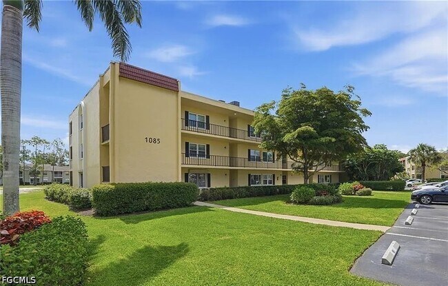1085 Forest Lakes Dr Unit 8102