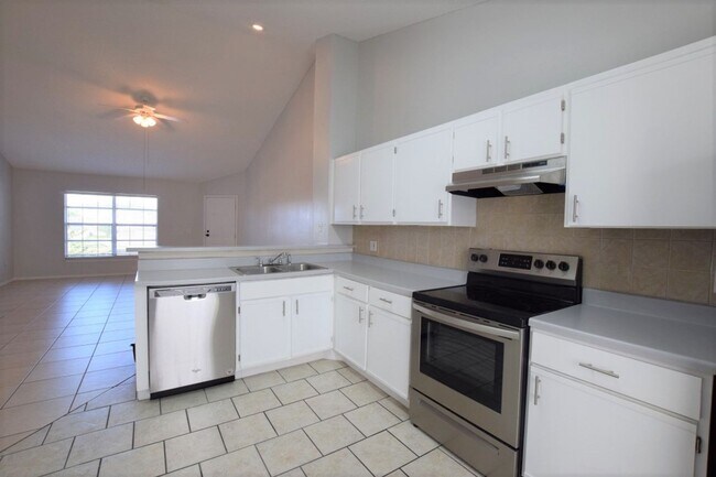 Photo - Upgraded 2 Bed 2 Bath Condo for Rent in Wi... Unidad C206