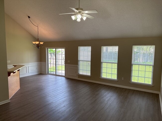 Photo - 99 Lancaster Way