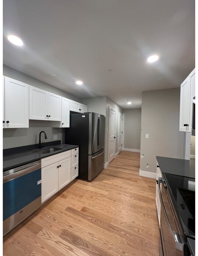 Building Photo - 180 N Winooski Ave Unit 101 Rental