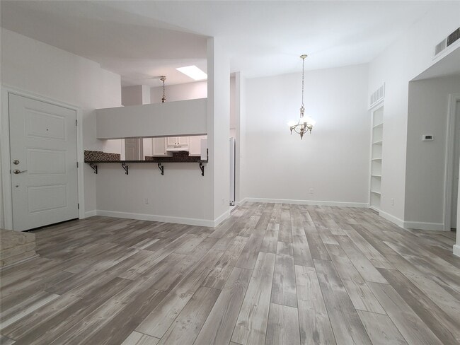 Building Photo - 2425 Augusta Dr Unit 42 Rental