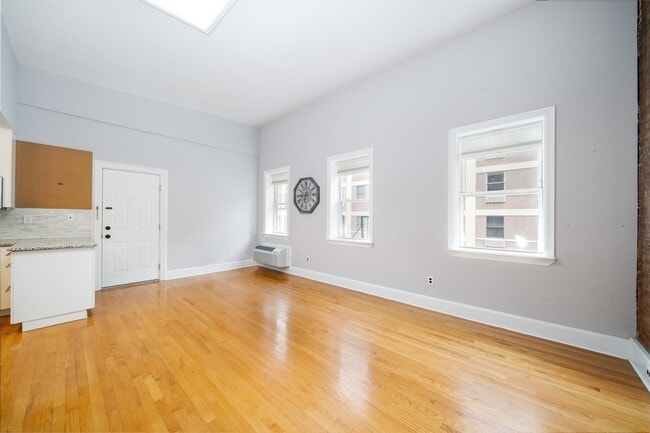 Photo - 309 1st St