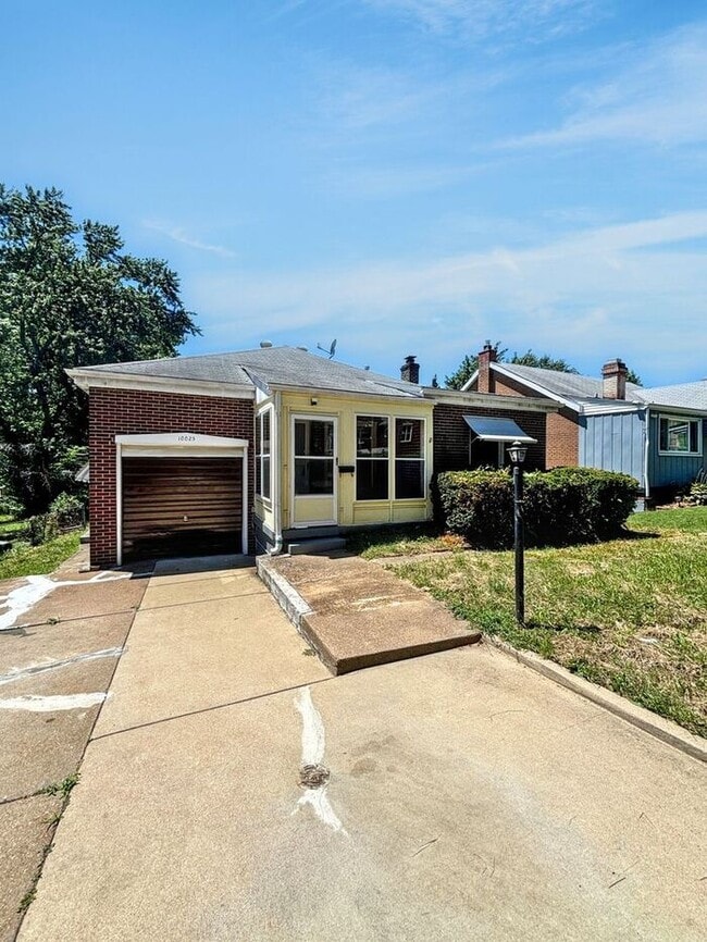 Photo - 10025 Sheldon Dr House