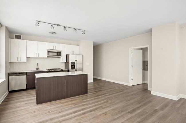 Photo - 756 W Adams St