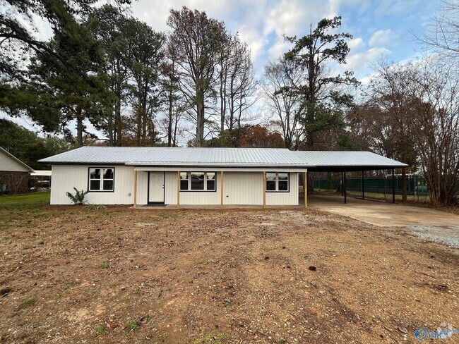 Building Photo - 20695 Huntsville Brownsferry Rd Rental