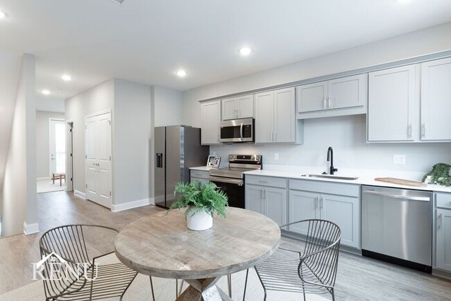 Photo - 2341 E 18th St