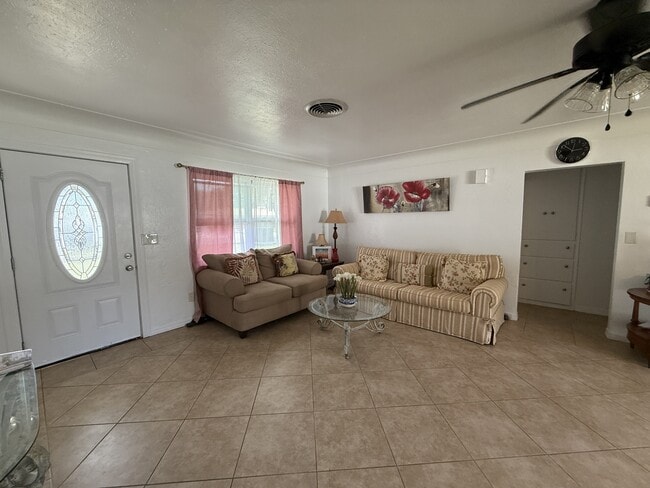 Photo - 2309 Tulip St