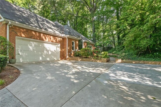 Photo - 1055 Downing Ct NE