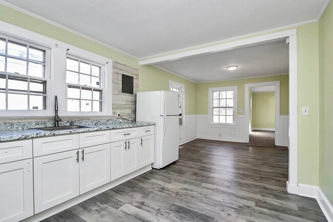 Photo - 1208 Saratoga Dr