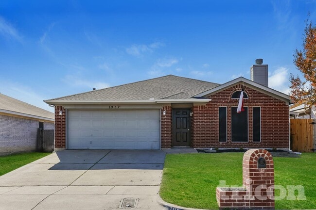 Building Photo - 1932 Cedar Tree Dr