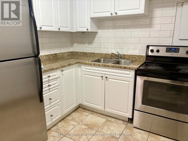 Photo - 1580 Adelaide St Unit 3132