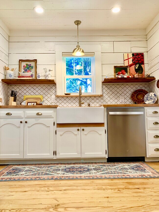 Photo - 1804 N Elm St