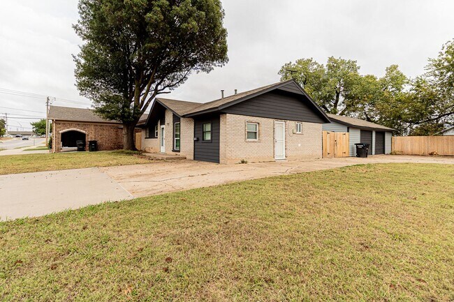 Photo - 4?Bed | 2?Bath | 1?Garage + 4 Driveway Spo...