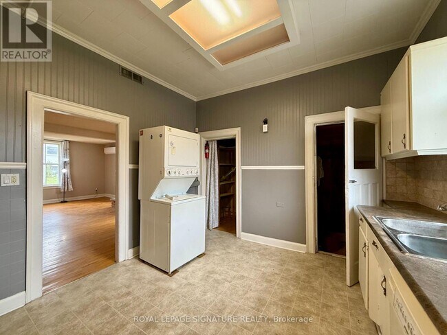Photo - 12 Hemlock Ave