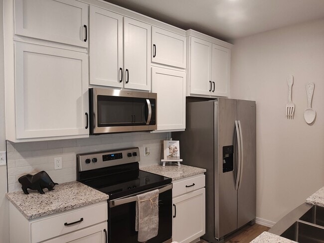 Building Photo - Golf Quarters - GQ 302 Unit GQ 302