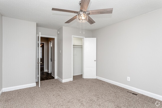 2BR, 1.5BA - 900SF - The Foundry Apartments