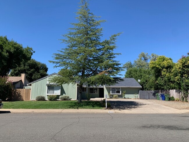 Building Photo - 3022 Lake Redding Dr Rental