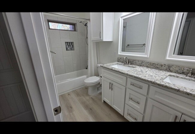 Photo - 2504 Beachwood St