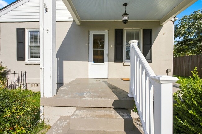 Photo - 300 S College St