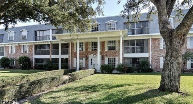 Building Photo - 1900 Alamanda Dr Unit 202