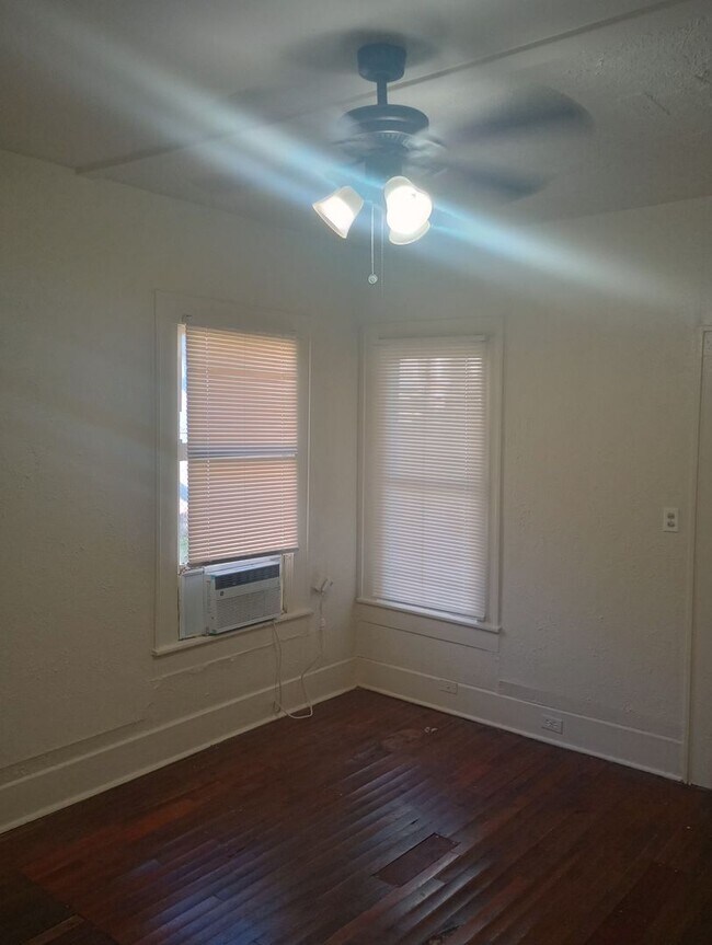 Spacious One Bedroom Duplex East Fort Worth Rental For Rent in Fort