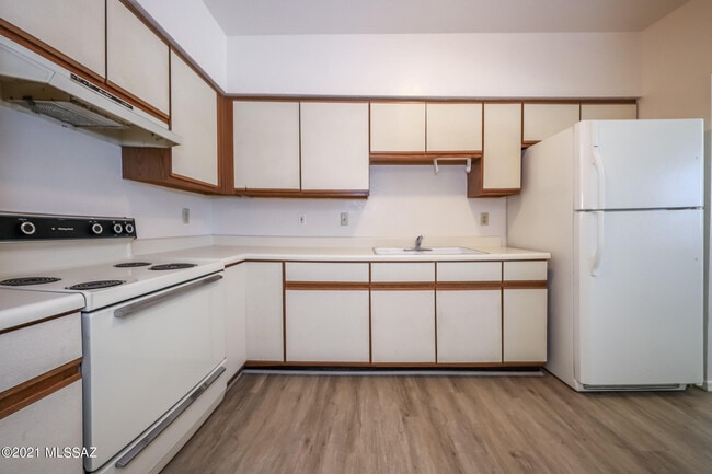 312 E 24th St Unit 4