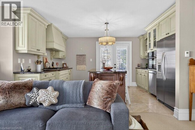 Photo - 847 Long Dr Unité Upper