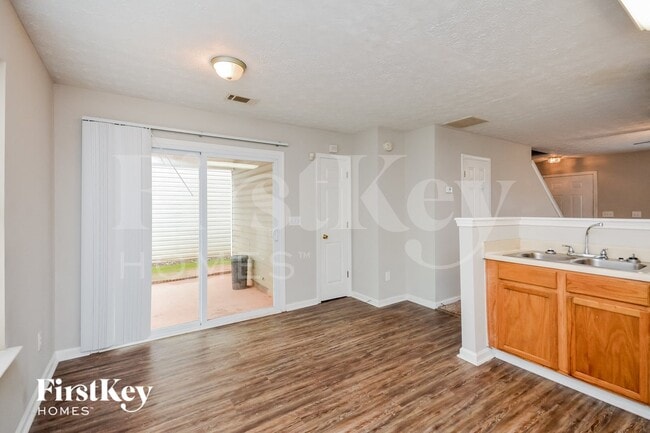Photo - 345 Lakeside Cir